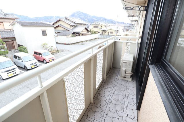 アドゥニスハイツ　Ｂ棟のバルコニー