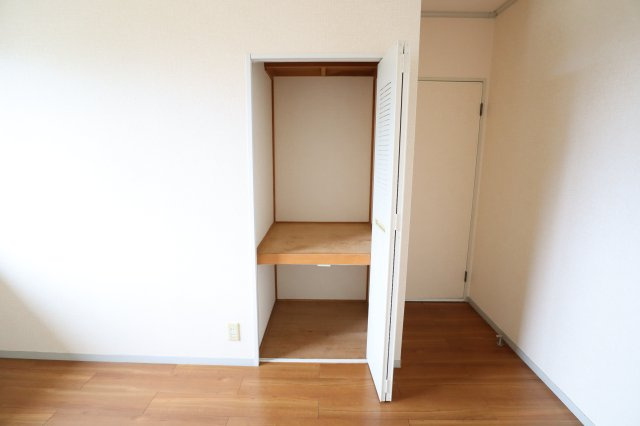 アドゥニスハイツ　Ｂ棟の収納