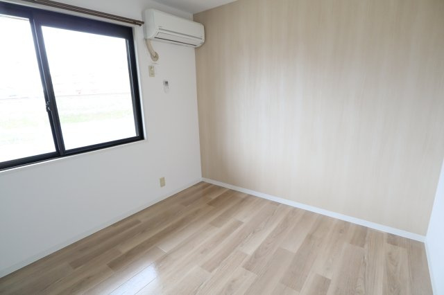 アドゥニスハイツ　Ｂ棟の洋室