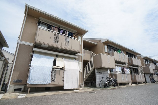 アドゥニスハイツ　Ｂ棟の外観