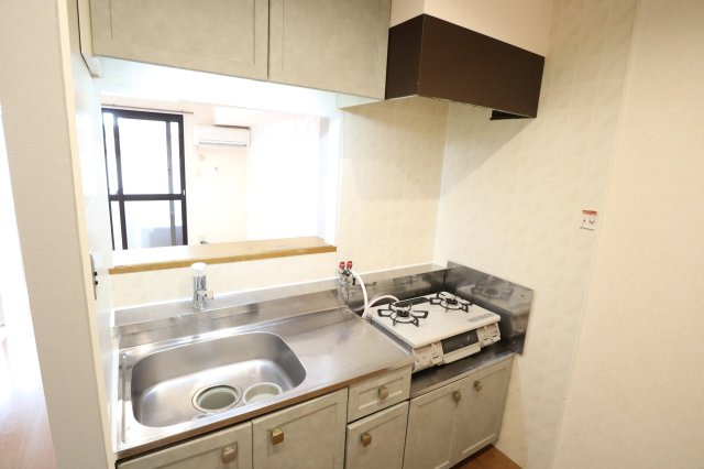 アドゥニスハイツ　Ｂ棟のキッチン