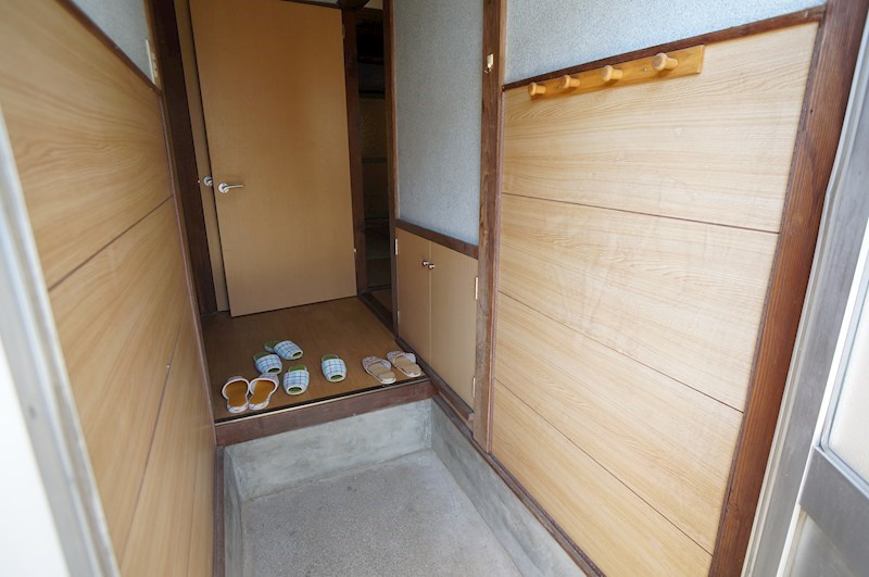 北今市住宅の玄関