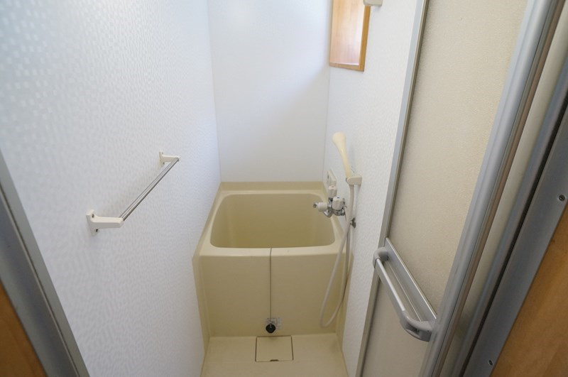 北今市住宅の浴室