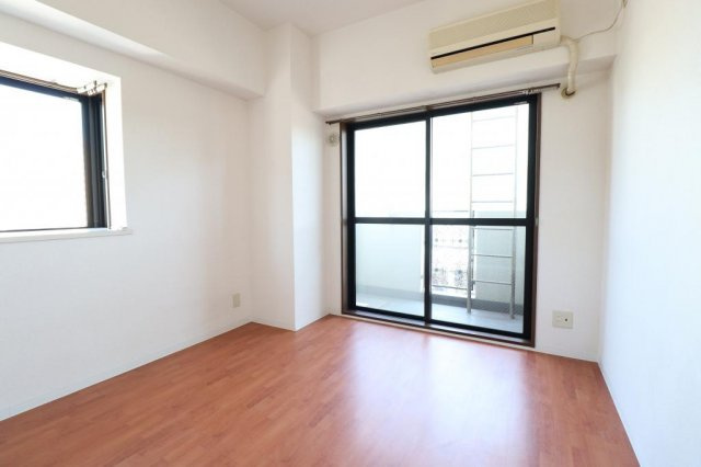 香川ハイツ御影イーストの居間・リビング