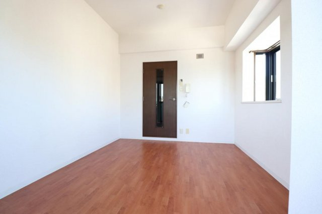 香川ハイツ御影イーストの居間・リビング