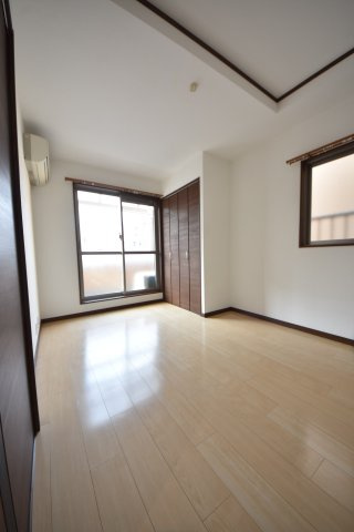 呉ビルの居間・リビング