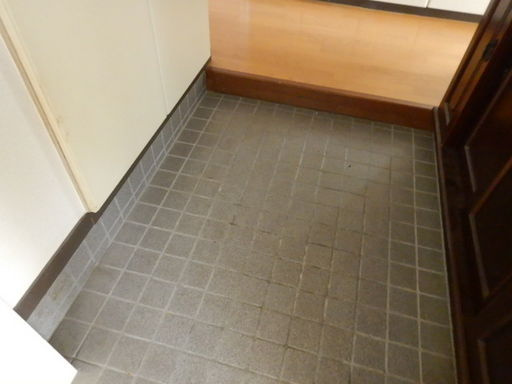 ハイツ仏天垣の玄関