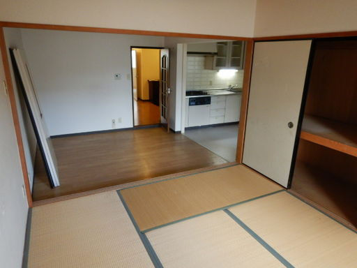 ハイツ仏天垣の居間・リビング