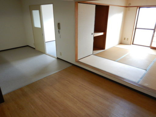 ハイツ仏天垣の居間・リビング