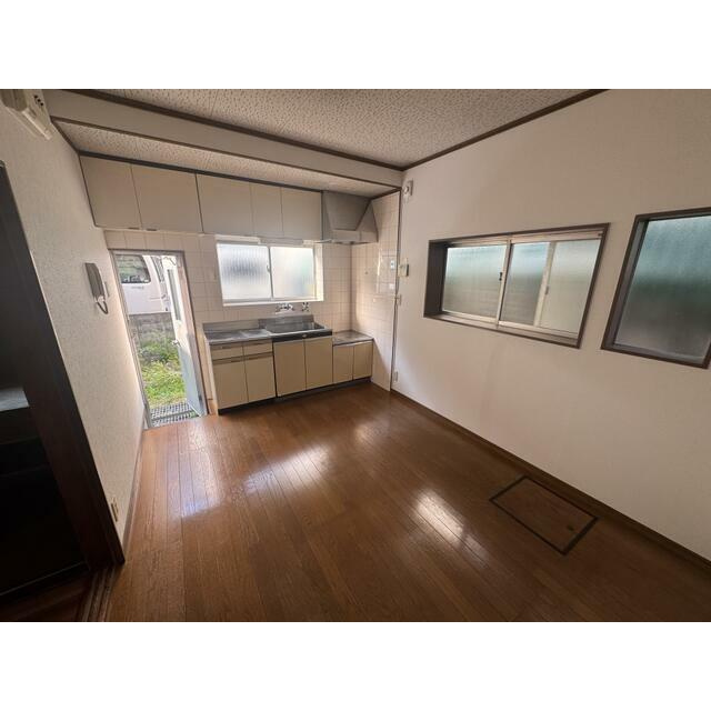 芦屋市竹園町貸家のキッチン