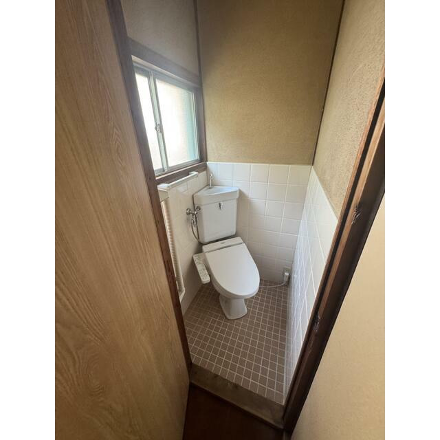 芦屋市竹園町貸家のトイレ