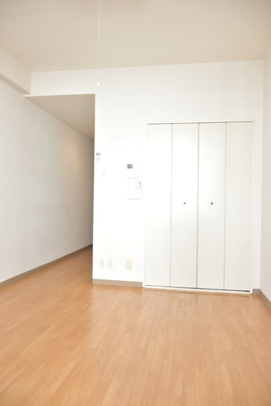 グランドール西岡本の居間・リビング