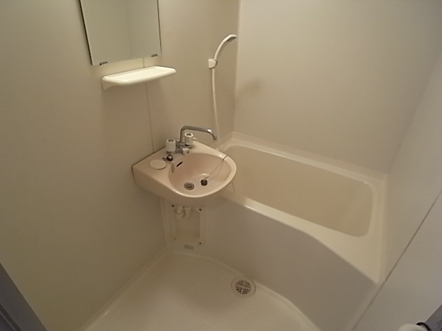 グランドール西岡本の浴室