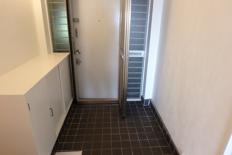 岡本エクセルの玄関