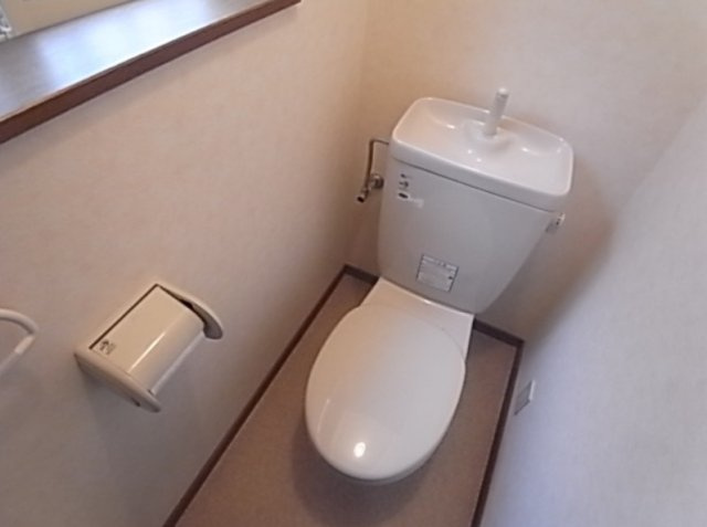 藤田ハイツのトイレ|温水洗浄便座が付きます