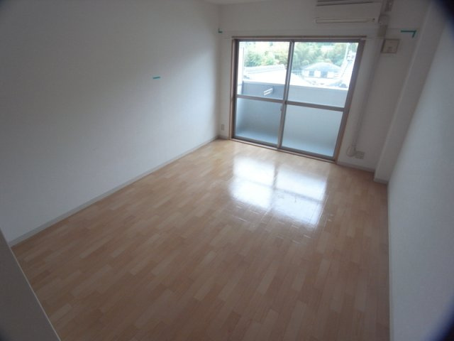 サンシャイン北神戸の居間・リビング