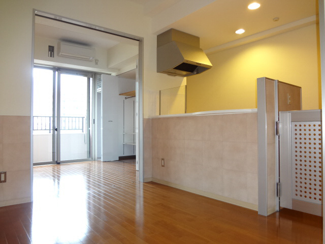 カトルセゾンの居間・リビング