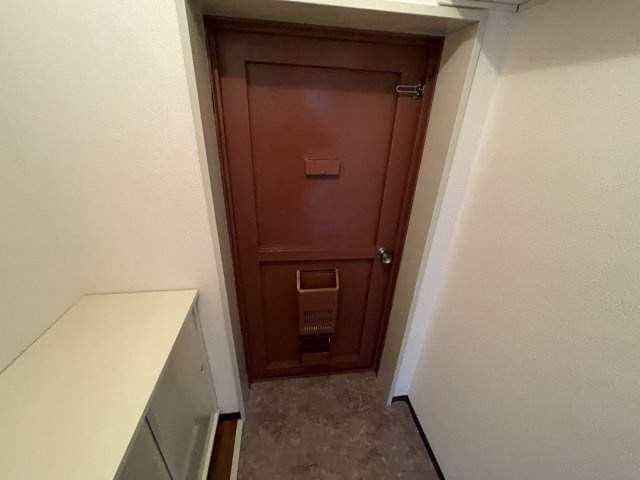 大石北町マンションの玄関