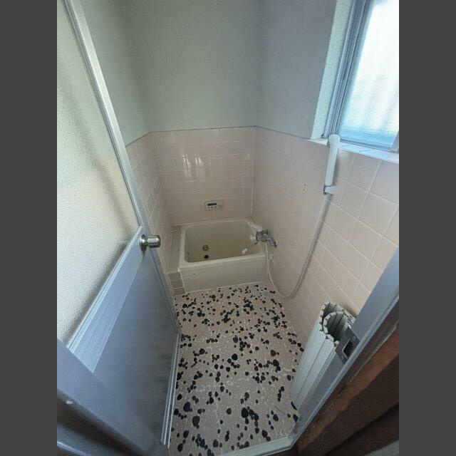 岡本８丁目貸家の浴室