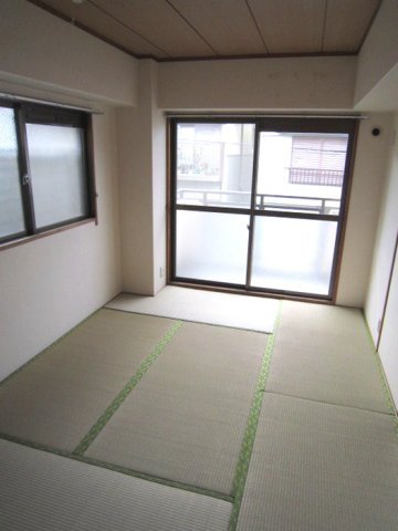 北町ハイツの居間・リビング