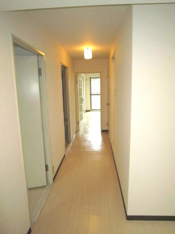 北町ハイツの玄関