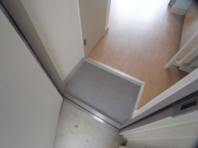 元町マンションの玄関