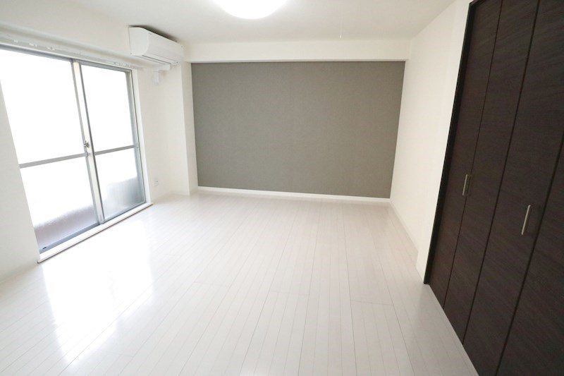 ラムール鈴蘭台南の居間・リビング