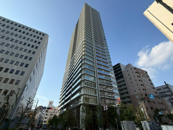 【外観】 | 【外観】都市の新たな象徴となる、洗練の建築美。優美で印象的なライティングデザイン。