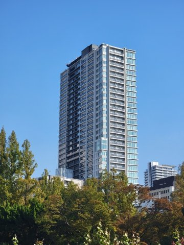 【外観】 | 【外観】「靭公園」まで徒歩1分！OsakaMetro御堂筋線ほか「本町」駅まで徒歩1分！高い利便性◎