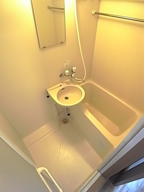 コンフォール甲子園口の浴室