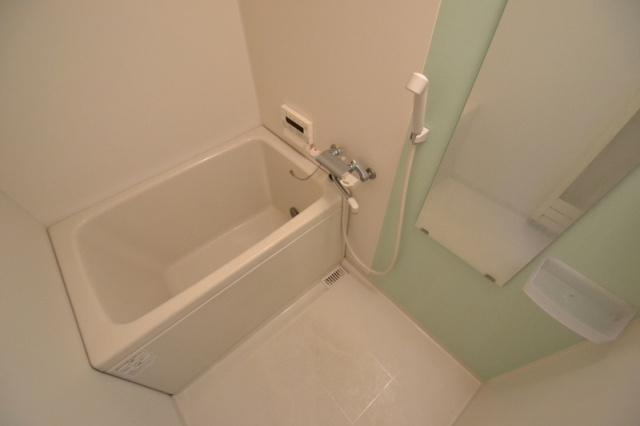 ハイツグラナダの浴室