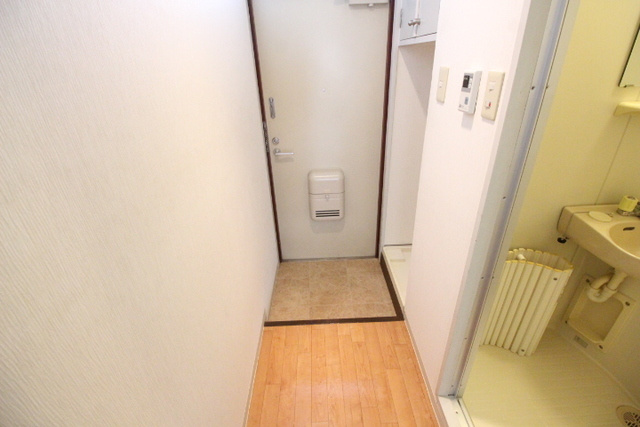 ドミール・カクタス西宮の玄関