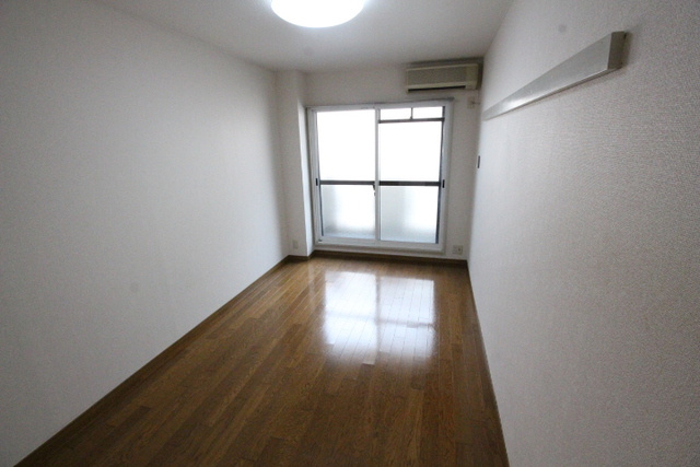 ドミール・カクタス西宮の居間・リビング