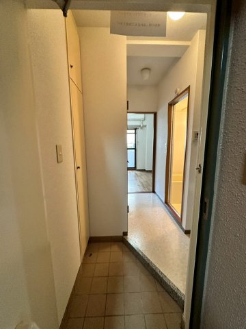 ラミアカーサの玄関