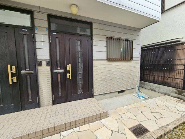 松家貸家のエントランス