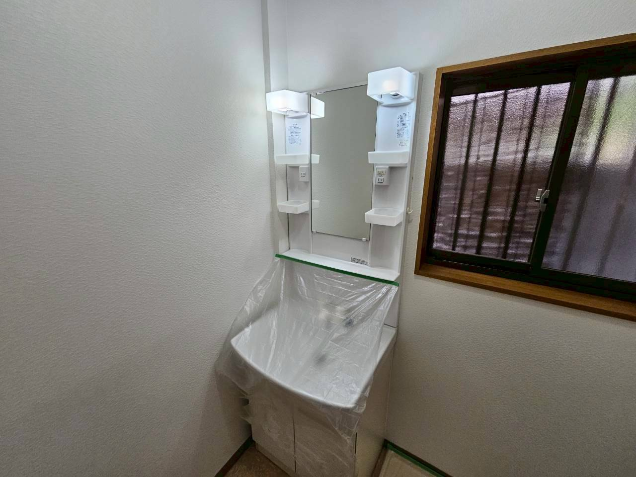 松家貸家の洗面所