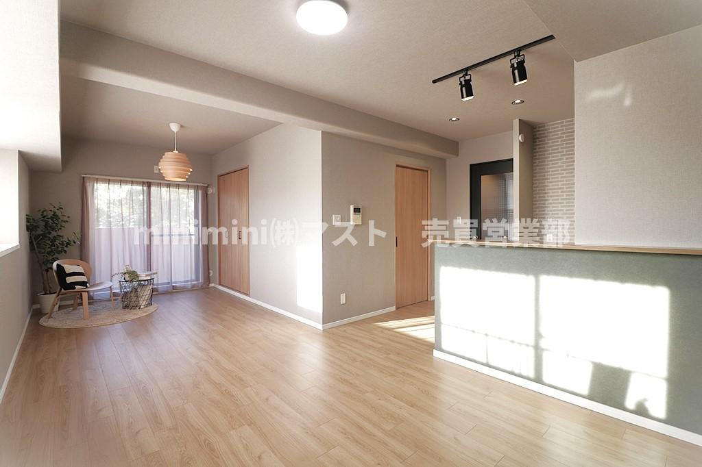 ノバカネイチ堂島2番館の居間・リビング