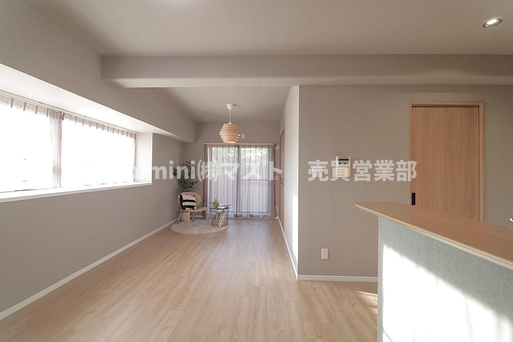 ノバカネイチ堂島2番館の居間・リビング