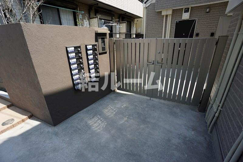 中野区若宮２丁目のアパートのエントランス