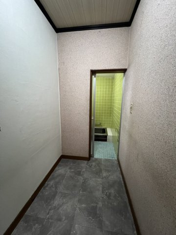 高岡内免戸建の洗面所