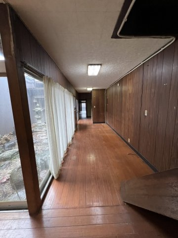 高岡内免戸建の内装