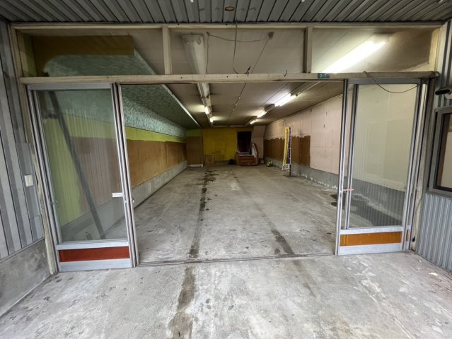 高岡内免戸建の駐車場