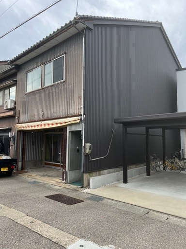 高岡内免戸建の外観