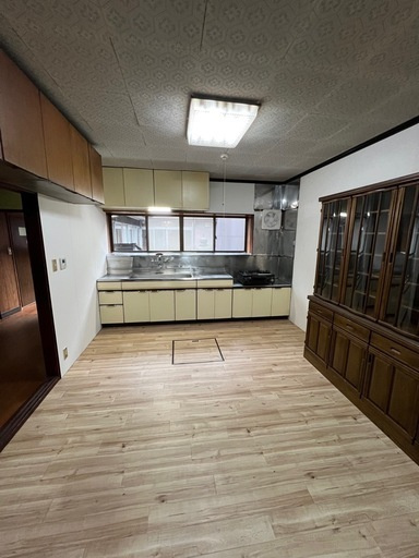 高岡内免戸建のキッチン