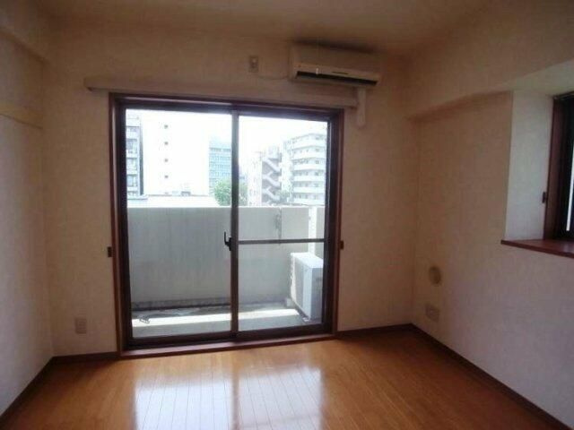 菱和パレス飯田橋駅前の居間・リビング