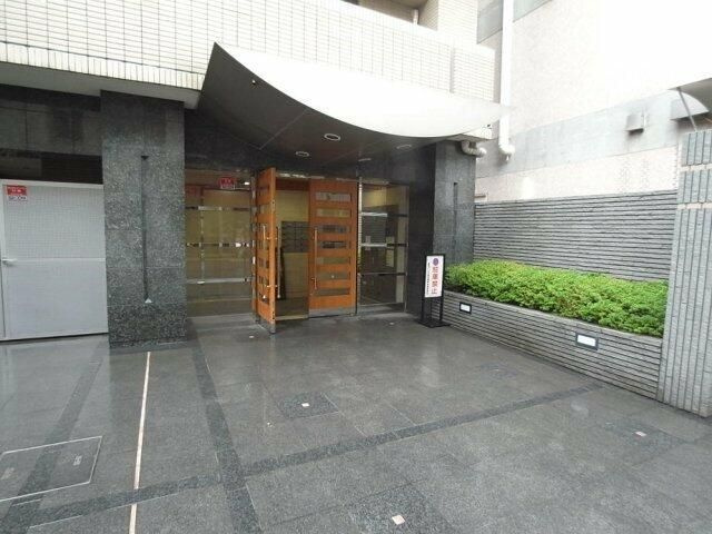 菱和パレス飯田橋駅前のエントランス