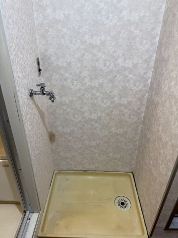 【ランドリースペース】 | トピレック博多 | 洗濯機置き場の上部のスペースには洗剤等を置く棚の設置がおすすめです