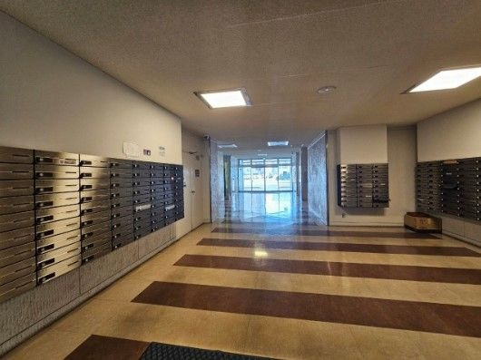 【その他共用部分】 | トピレック博多 | 外と内をつなぐエントランスは、まさに顔となる場所。落ち着きのある雰囲気を漂わせて安心感があります