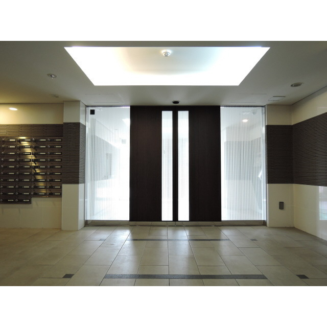 豊島区目白５丁目の賃貸マンションのエントランス