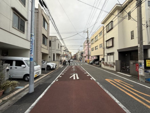 【前面道路含む現地写真】